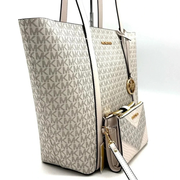 Michael Kors Pratt Large Signature Logo
Tote Bag & Double Zip Wallet - Picture 4 of 13